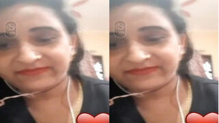 Sexy Bhabhi Shows Her Boobs | Viral MMS Desi