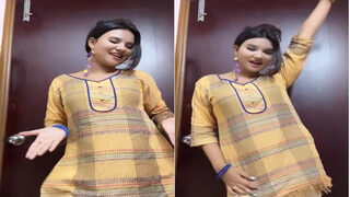 Desi Girl Sucking Lover Dick | Viral MMS Desi