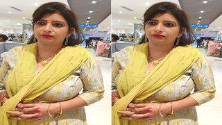 Desi Bhabhi Shows Her Big Boobs | Viral MMS Desi