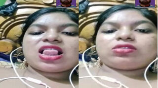Desi Girl Shows Her Big Boobs And Masturbating | Viral MMS Desi