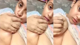 Desi Girl Sucking Her Boobs | Viral MMS Desi
