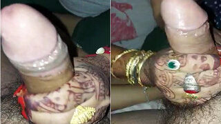 Desi Bhabhi Give Hnadjob | Viral MMS Desi