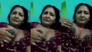 Desi Aunty Shows Boobs | Viral MMS Desi
